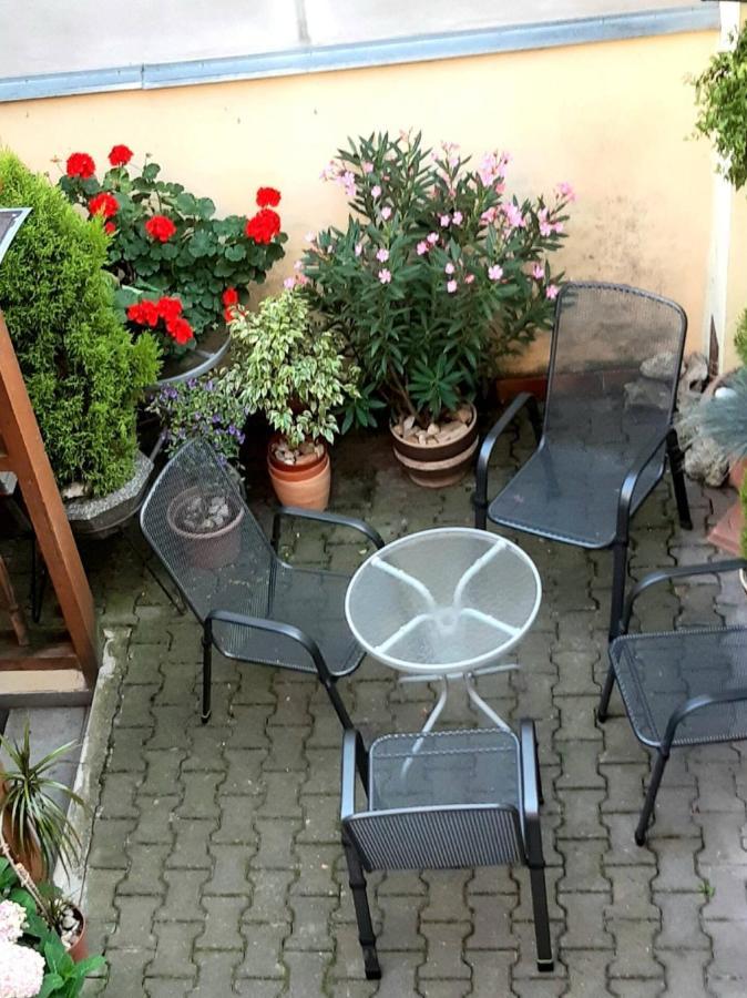 U Pani Malirky Apartman Valtice Kültér fotó